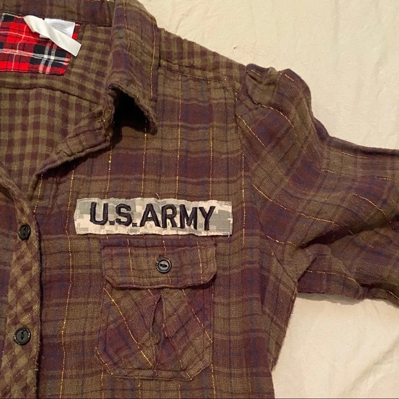 Julie Jewels - Button Down - Size M - Picture 2 of 4